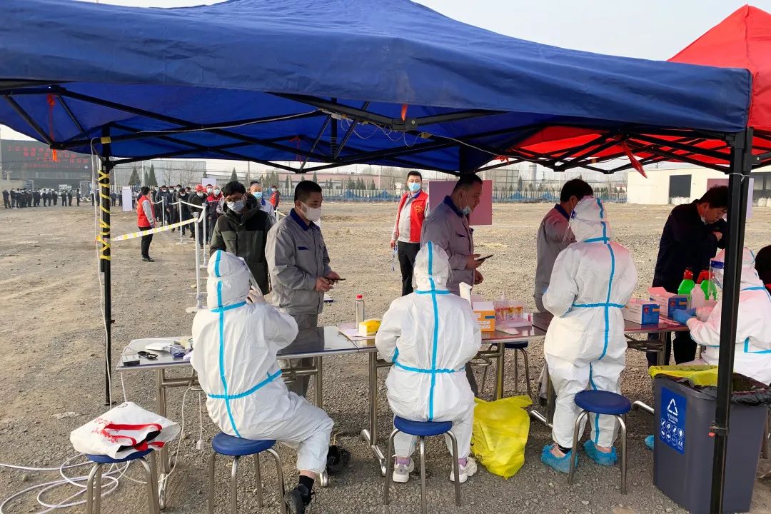 同心同力齊抗疫-鍍鋁鋅鋼板代理廠家宏鑫源全員核酸檢測有序進行鍍鋁鋅鋼板、鍍鋁鋅鋼板廠家、鍍鋁鋅鋼板價格(圖2)