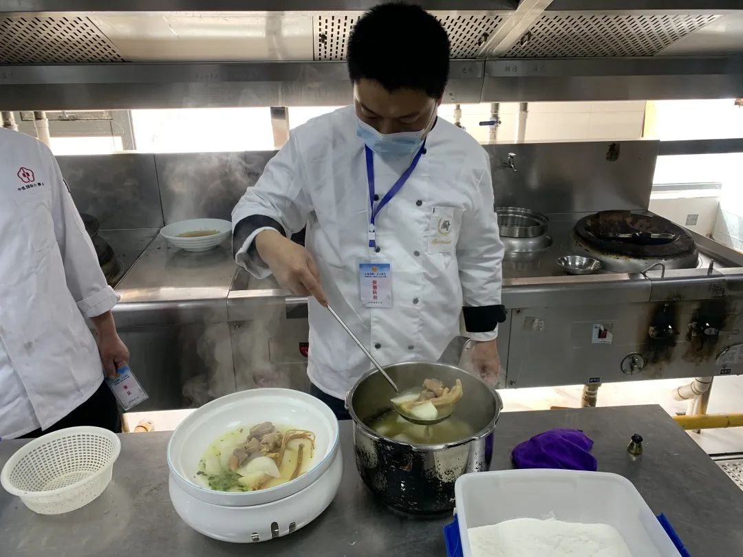 “智慧廚都·匠心廚藝”第二屆職工廚藝大賽圓滿(mǎn)成功-彩涂板代理廠(chǎng)家宏鑫源(圖4)