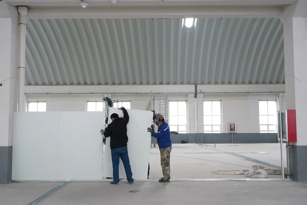 疫情就是命令，鍍鋁鋅鋼板銷售廠家宏鑫源緊急馳援多地方艙醫(yī)院建設(圖7)
